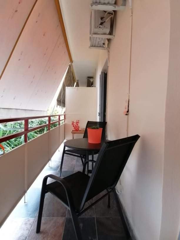 Cozy Apartment Near Metro Station Agia Marina Athén Kültér fotó