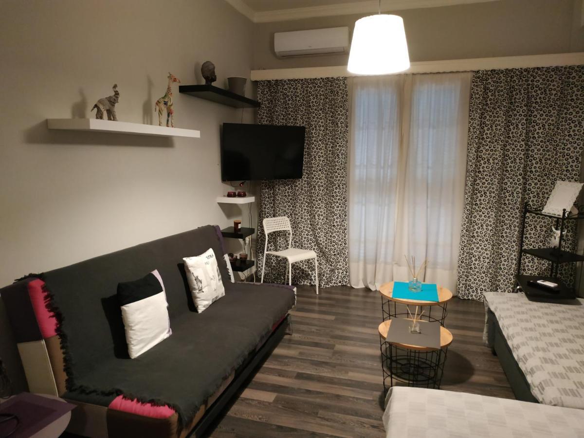 Cozy Apartment Near Metro Station Agia Marina Athén Kültér fotó