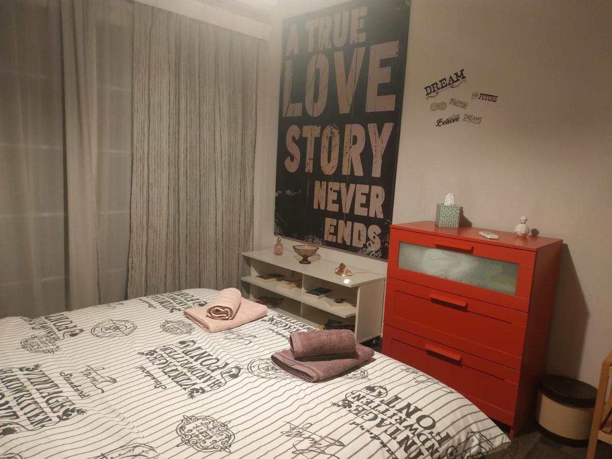 Cozy Apartment Near Metro Station Agia Marina Athén Kültér fotó